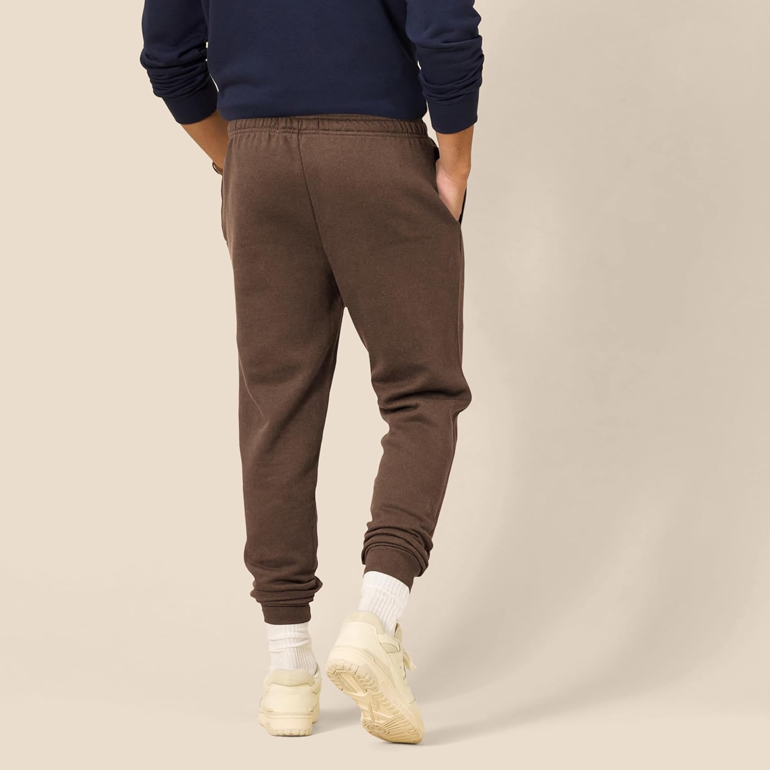 Amazon Essentials Men's Relaxed-Fit Fleece Joggers Sweatpants - Image 2