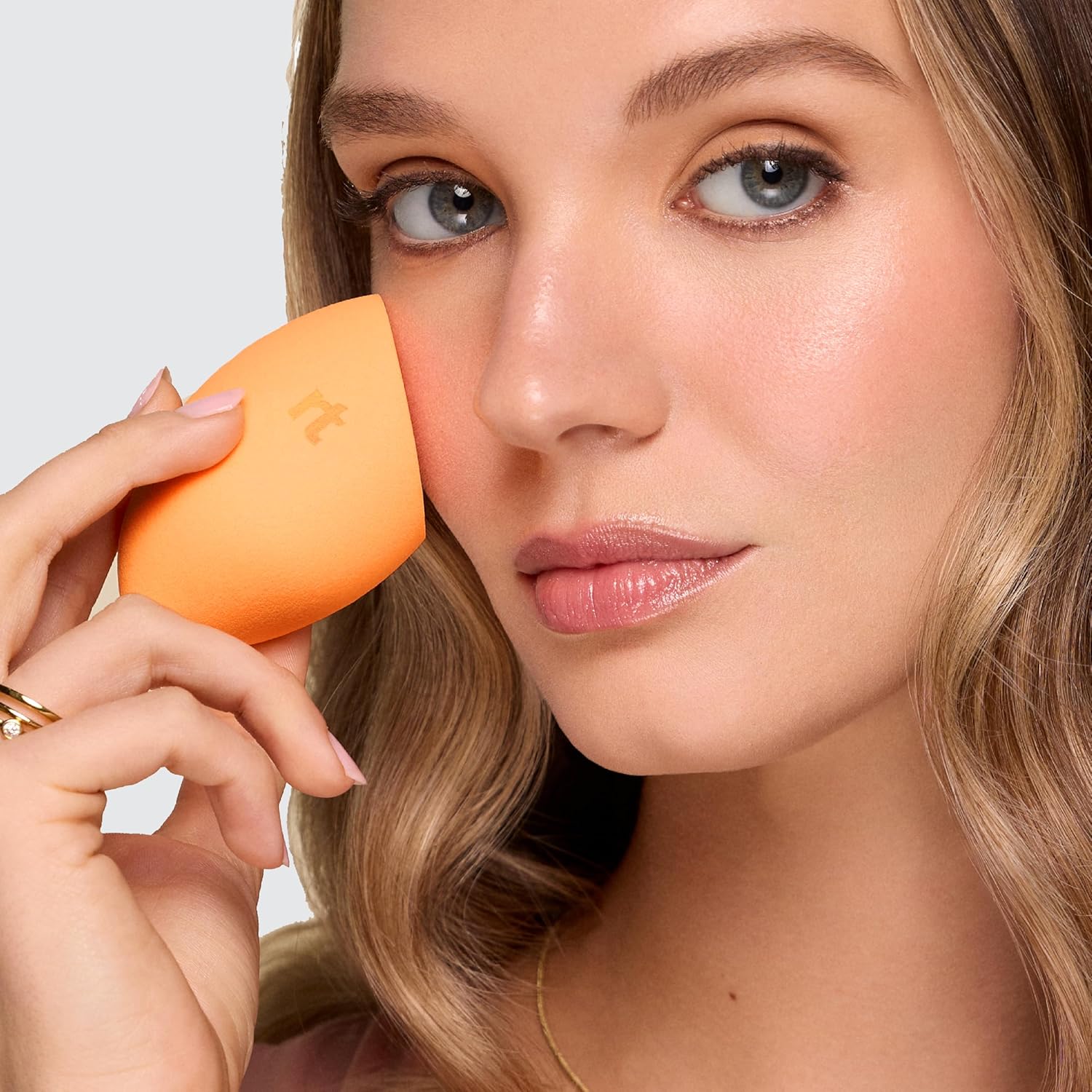 Real Techniques Miracle Complexion Sponge, Beauty Sponge, Makeup Blending & Foundation Application, Streak-Free, Full Coverage Finish, Vegan, Cruelty & Latex-Free, 1 Count - Image 6