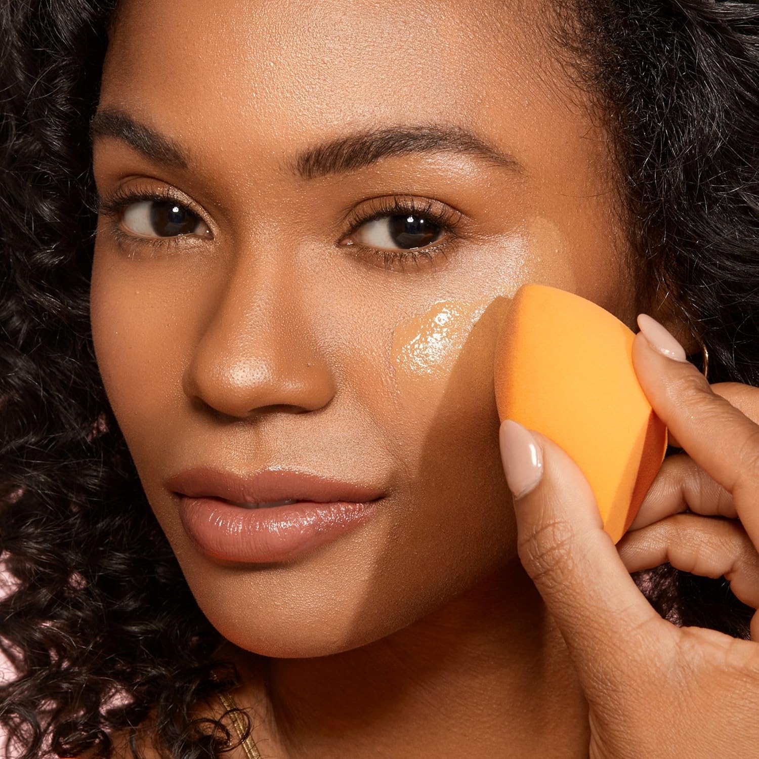 Real Techniques Miracle Complexion Beauty Sponge Makeup Blender, Set of 4 - Image 12